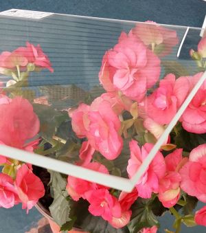 太陽の超明確なフロート ガラス