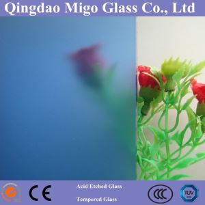 酸エッチングされた青いガラス