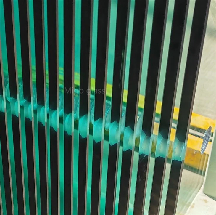 padel court  tempered glass panel