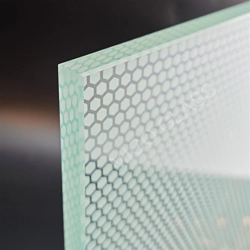 スカッシュコートの壁ガラス