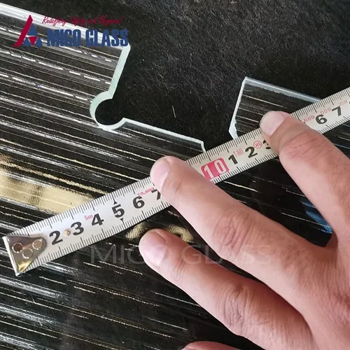 溝付きガラスのシャワー ドア