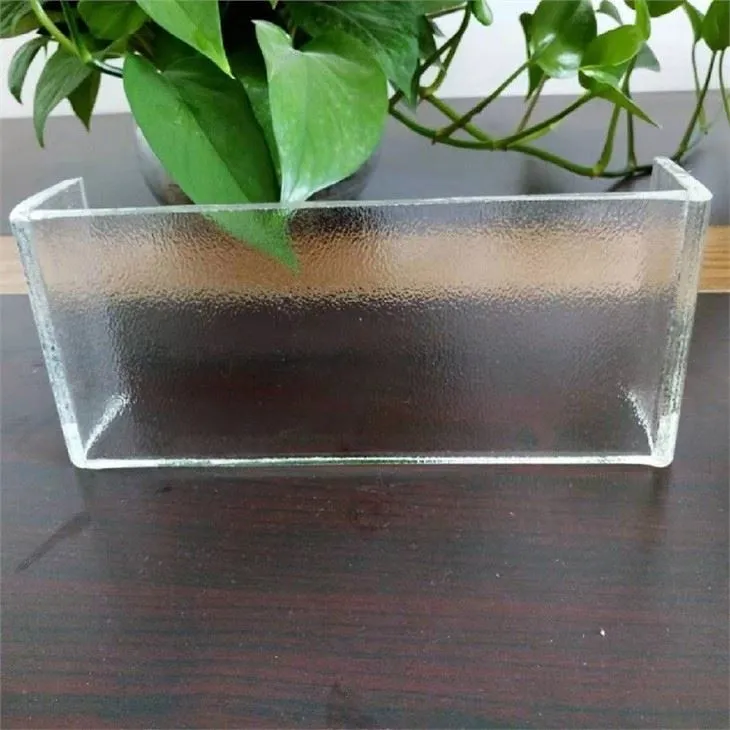 U-Shaped Glass